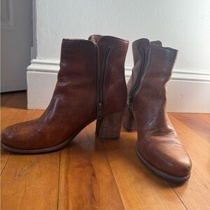 Frye Chestnut Leather Heeled Boots